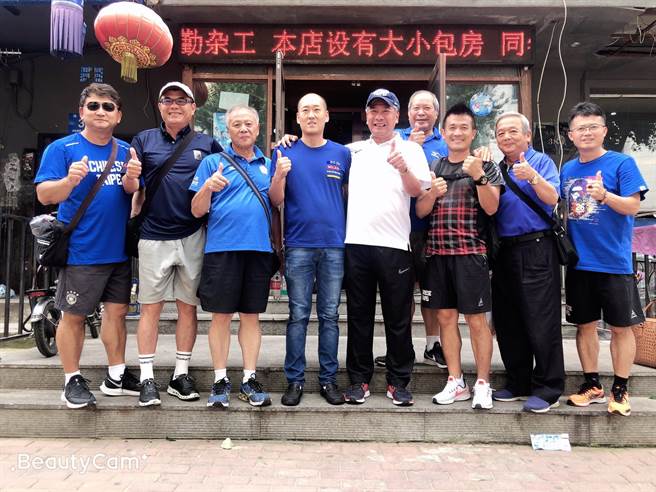 基层教练黄春荣感谢田径协会前任理事长蔡辰威、现任理事长叶政彦、秘书长王景成以及副秘书长邱为荣的付出与努力，才有最近黄金十年的丰收成果。(黄春荣提供)