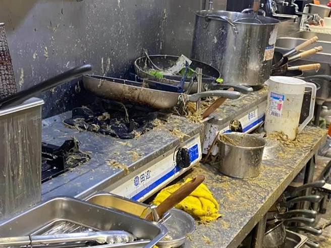 保护伞餐厅上月16日遭恶意泼粪，检方今起诉犯嫌莫凡、江启荣、李昭信、李昭庆4人。（摘自保护伞脸书）