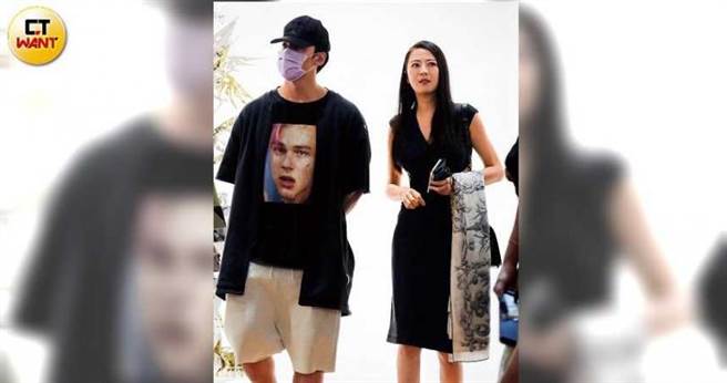 言承旭的好友柯宇森加入参观博览会的行列没多久，邹寧恩先行离开。（图／本刊摄影组）