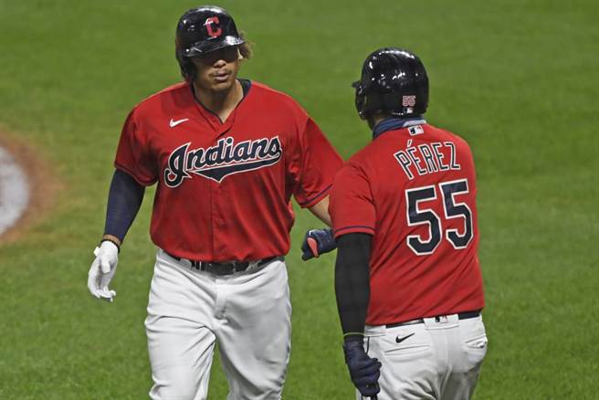 印地安人除了队名还没改，球衣已经尽量移除原住民相关的设计。（美联社资料照）