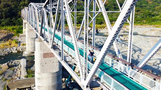 后丰铁马道的花梁钢桥投入4000万元回復仿古样貌，10月底修復完成。（台中市观旅局提供／王文吉台中传真）