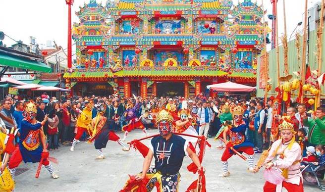 女信徒还愿 只穿这件衣跳舞 路人一看秒喷饭(示意图与本文无关/中时资料照)