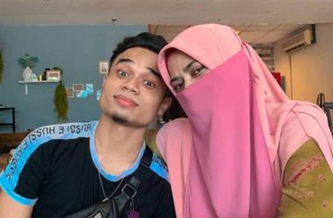 賽巴塞爾透露當時因為遭友人下降頭，被迫中斷演藝事業，媽媽更為了照顧他辭去工作。(取自Shiekh Baseer IG)
