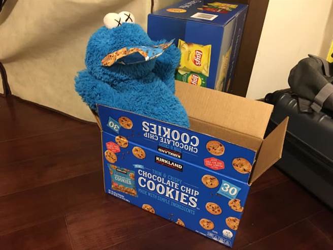 有网友表示自己到好市多买一箱30包的巧克力饼乾，里面却有35包，直呼人品爆发 (图／Costco好市多 商品经验老实说)