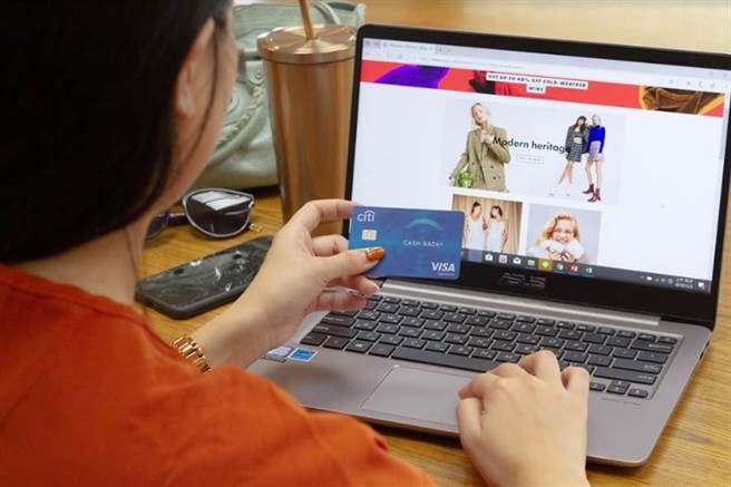 雙11女友爆買驚呼超便宜 他聽到金額傻眼了：是我的卡啊。(示意圖/中時新聞網攝)