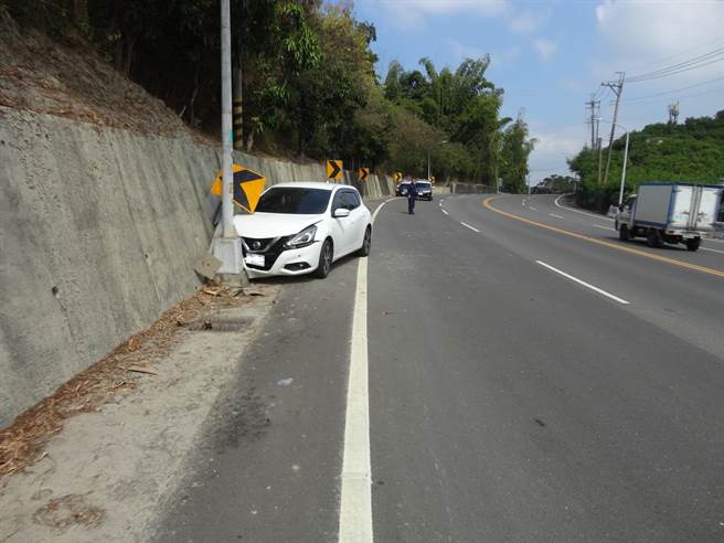 左鎮台20線離奇車禍 男彎道自撞山壁身亡 - 社會 - 中時