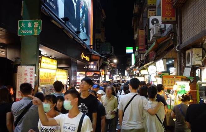 In the past, the Shilin Night Market attracted many tourists from elsewhere.  (Photo / photographed by You Dinggang)