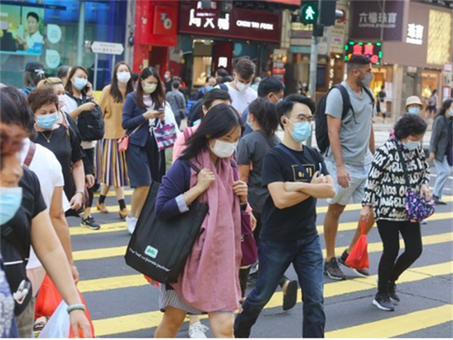 人口密度是影響傳染病傳播的重要因素，香港人口密集過高，增加疾病傳播率，需小心防範社區傳染。（取自東網）