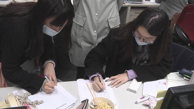 中天電視新聞台基層員工向NCC陳主委遞陳情信，請聽聽內心煎熬的聲音。