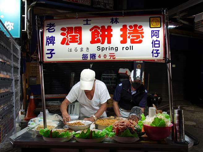 士林夜市人氣潤餅擁有47年歷史。(照片/游定剛 拍攝)
