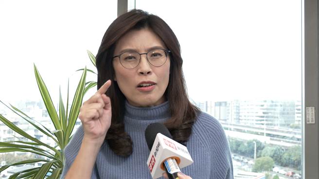 鄭麗文接受《中時新聞網》專訪時情緒非常激動，痛批行政院接連出狀況。(攝影/范佐意)