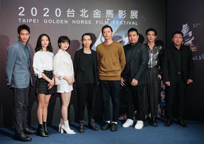 《返校》剧集团队出席金马影展首映，黄冠智、韩寧、李玲苇、导演苏弈瑄、庄翔安和刘易，以及姚淳耀、赵正平合影 。（金马执委会提供）