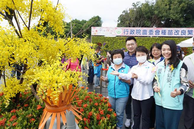 Taichung Mayor Lu Xiuyan, lawmakers Jiang Qichen and Gao Hongan attended the opening ceremony.  (Photo by Wang Wenji)