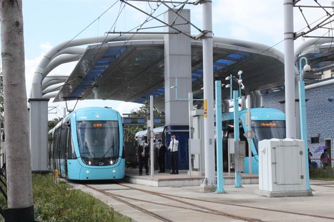 淡海轻轨蓝海线今天下午要通车了！  蓝海嘉年华、600秒烟火嗨翻(戴上容摄)