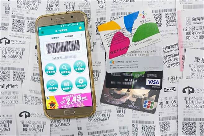 一名网友抱怨从未中过电子发票，并问及「会中吗」，却意外钓出不少幸运儿曝机率。（图／中时资料照）