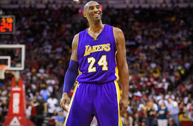 今年初因坠机意外殒命的NBA传奇Kobe，首度登上富比士「已故名人吸金榜」，但仅第6名。(图／达志提供)