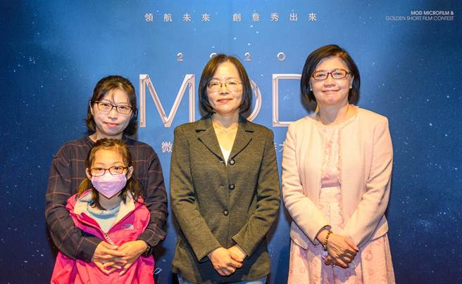 黄惠侦导演（左起）、中华电信协理陈淑玲、台北市电影委员会总监饶紫娟出席影展放映。（台北市影委会提供）