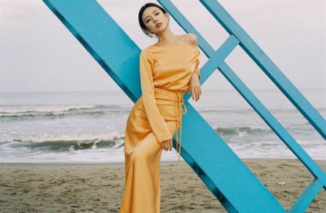 26岁大陆女星何瑞贤以电视剧《半妖倾城》走红，今年则因《以家人之名》再度跃上版面。（图／摘自微博@何瑞贤）