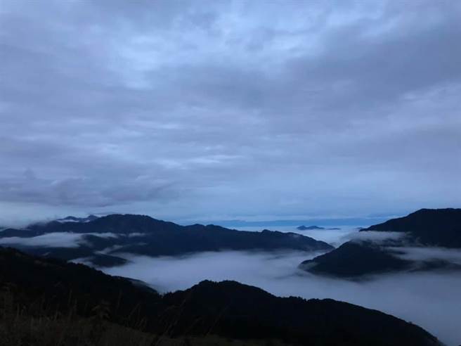 一名女子表示她在合欢山突昏倒，幸好有热心民眾在黄金救援时间解救她，让她感到相当温暖。（图／翻摄自爆废1公社）