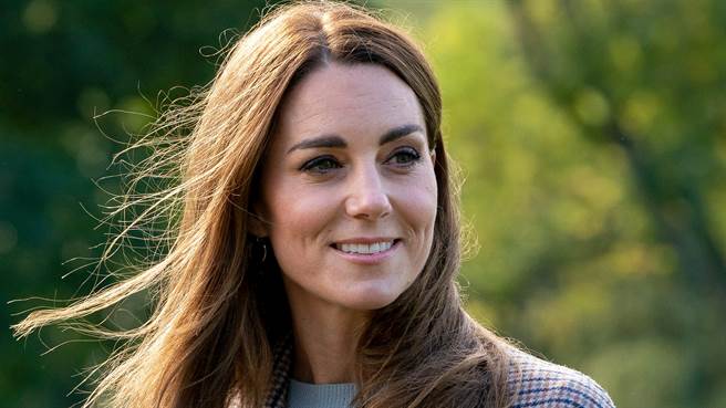 凯特王妃旧衣新穿也美翻 红色西外竟来自这个平价品牌（图／达志影像）