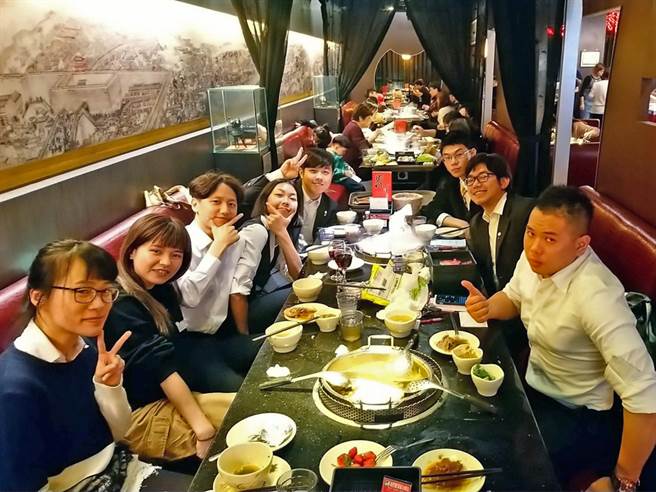 不需要靠自己单打独斗，同事们彼此感情好，一起打拼事业好幸福!(图/业者提供)