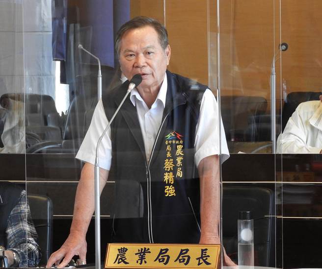 农业局长蔡精强说，若中市有民眾或业者有饲养或卖出具攻击性宠勿都必须登记列管，否则将给予应有处罚。（陈世宗摄）