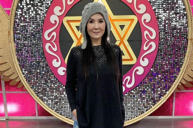 丁國琳分享被小鮮肉瘋狂追求的經驗。(圖/JET提供)