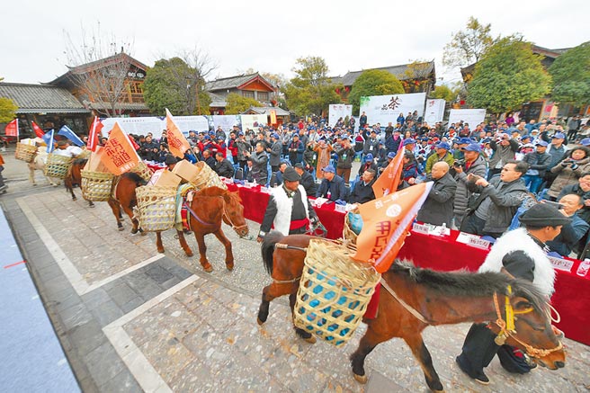 云南民眾重走古代茶马古道路线，前往西藏推广普洱茶文化。（中新社资料照片）