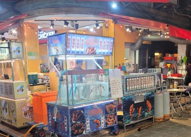 士林夜市某攤烤蝦價格引起網友熱議討論。(照片/《我是北投人》粉絲團 授權提供)