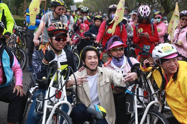 藝人陳漢典代言台中自行車嘉年華，掀起單車旅遊風潮。（台中市觀旅局提供／王文吉台中傳真）