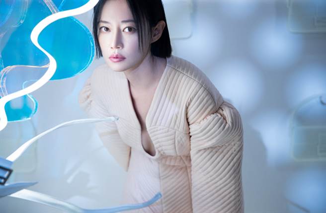 《延禧》高贵妃谭卓变身设计师 大胆创作传奇包款艺术装置（图／品牌提供）