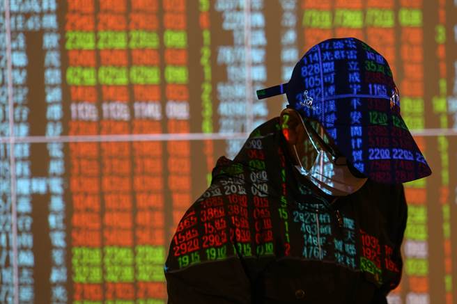 分析師認為，外資持續買超且明日台指期決算，仍有機會再向上攻堅。（資料照）
