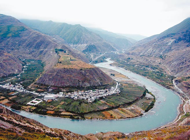 岷江。（新華社資料照片）