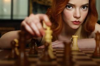 神劇《后翼棄兵》到底紅在哪？ 開外掛天才女棋手讓全球觀眾著迷