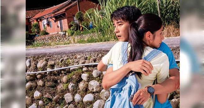 在《守着阳光守着你》戏里修成正果的是元介和李千那，戏外也愈走愈近。（图／翻摄自李千那脸书）