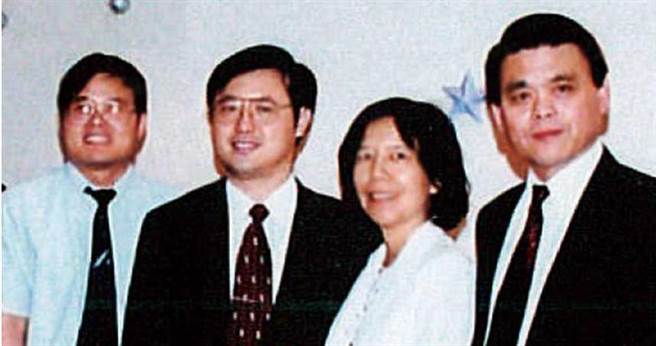 林国钟、詹青柳与黄正谷携手栽入新药研发10多年，一路无怨无悔。（图／药华提供）