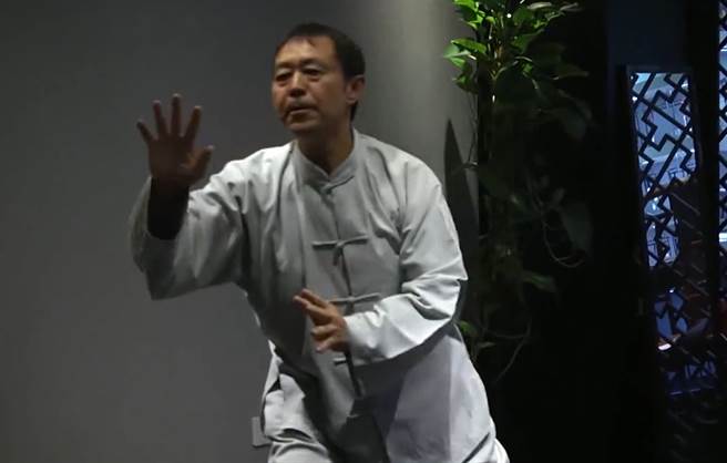 太极大师马保国才退出武林 竟火速復出大秀「闪电五连鞭」(图/翻摄自马保国微博)