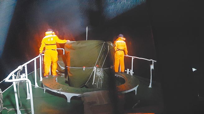 F16战机在花莲外海失联，苏澳海巡队等单位前往搜救。（翻摄照片）