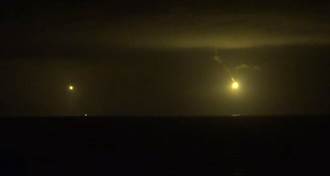 花蓮墜海F-16出現信標訊號 海空徹夜投照明彈搜索