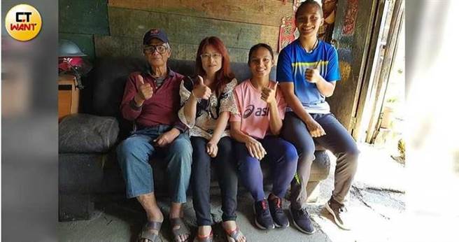 家境清寒一度成为辜雪芃最大的心魔，但全家人都支持她勇敢追梦，辜雪芃的一面面奖牌也是辜家最大的骄傲。（图／读者提供）