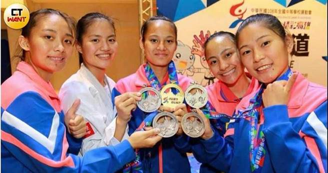 黄泰吉培育出百名国手，国内外比赛抱回的金牌超过300面。（图／读者提供）