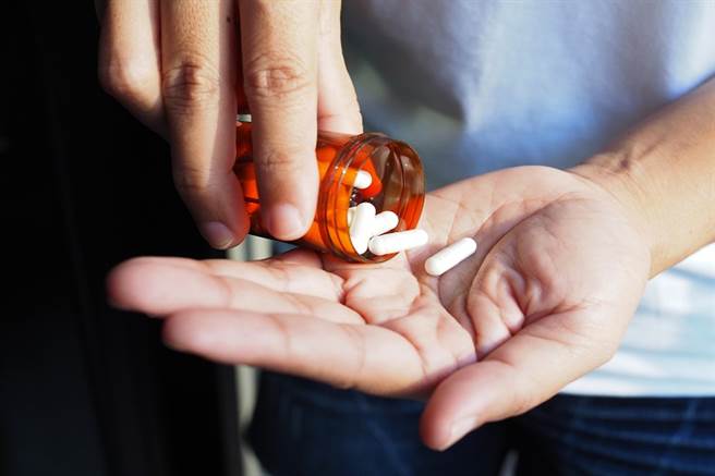 顏面神经麻痹患者得把握黄金治疗期，以免留下嘴歪脸斜的后遗症。(图/常春月刊提供)