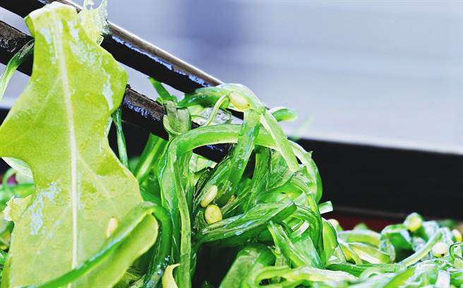 想要有一頭烏黑秀髮，多吃點海藻類的食材吧！(示意圖/Pixabay)