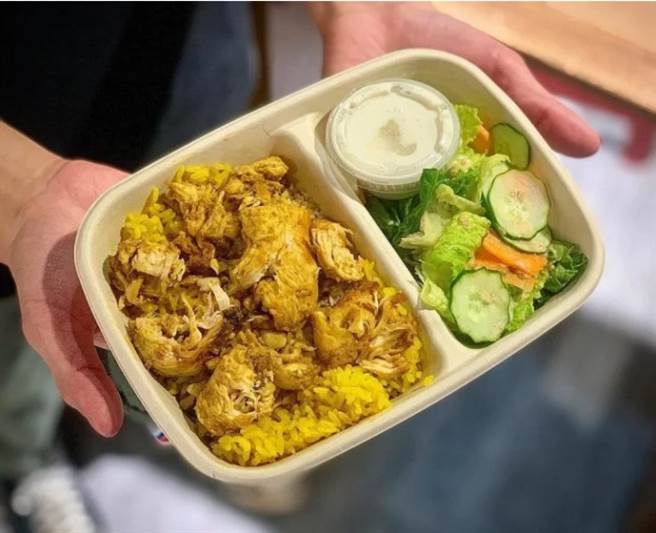 巴基斯坦朋友賣正宗中東便當要價140，照片曝光後引發網友論戰 (圖／Dcard)