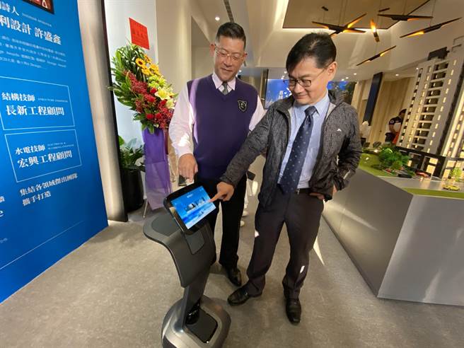 新兴科技防疫宅，引进AI机器人可以为社区健身房、阅览室、会议室等。（卢金足摄）