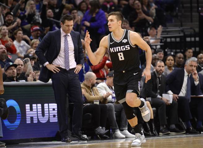 国王拒绝跟进，老鹰以4年7200万美元获得优质射手波格丹波达诺维奇。(美联社资料照)