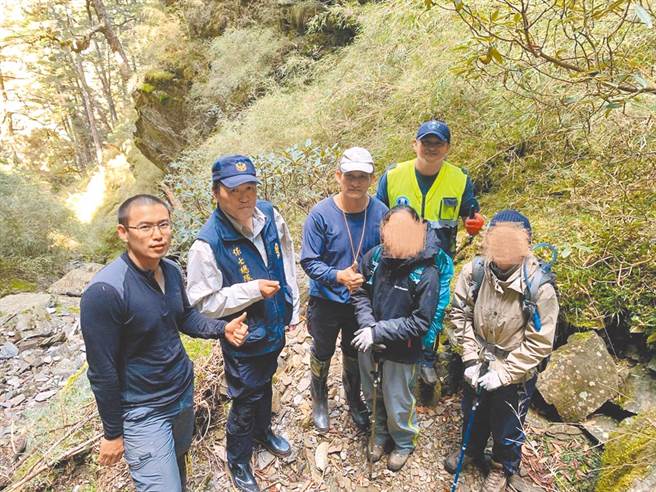 正妹美甲师攀毕羊纵走山失足丧命，双亲恸：她最爱山林。(花莲县消防局提供／罗亦晽花莲传真）)