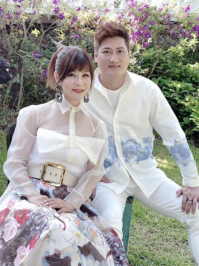 龙千玉、杨哲合作新歌。（豪记唱片提供）