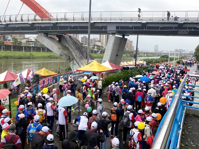 玉成里与永庆房屋合作举办千人健走活动。(图/永庆房屋提供)