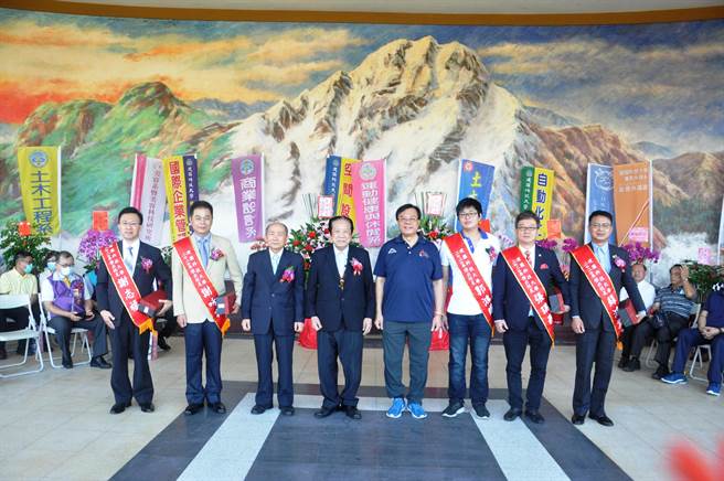 建国科大校庆表扬杰出校友。（吴敏菁摄）